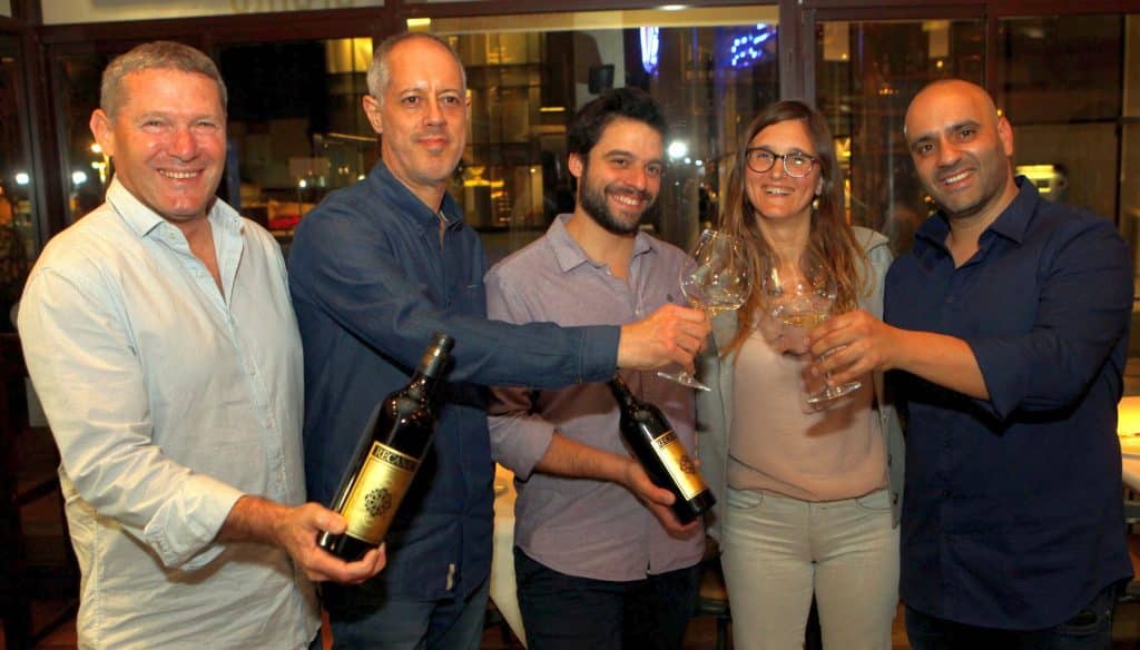 צוות רקנאטי (משמאל לימין): גיל שצברג – סמנכ"ל, נועם יעקובי – מנכ"ל, אייל דרורי – יינן, מעיין חי – מנהלת הכרמים, קובי ארביב – יינן ראשי. צילום דוד סילברמן dpsimages