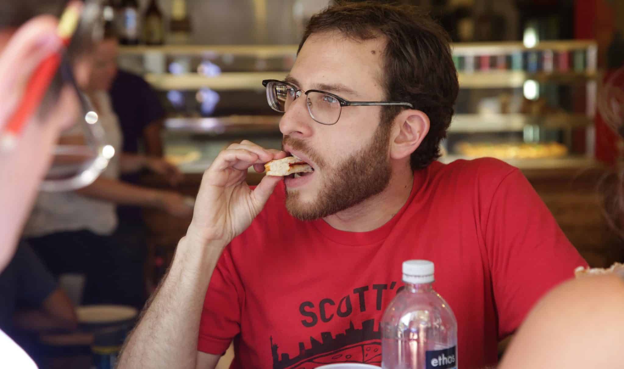 סיור הפיצה של סקוט בספיישל מעורר תיאבון של YES דוקו