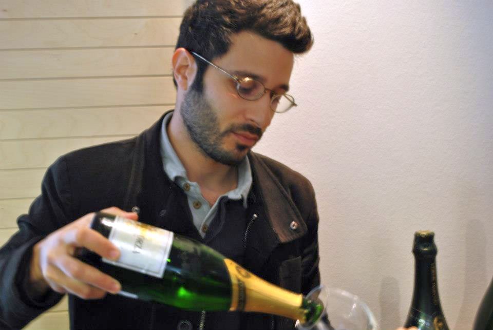רגע לפני שעמית טולדו נסע לבציר ביקב גאיה בסנטוריני הוא שיחרר שני יינות מרתקים. צילום Marco Mastrandrea