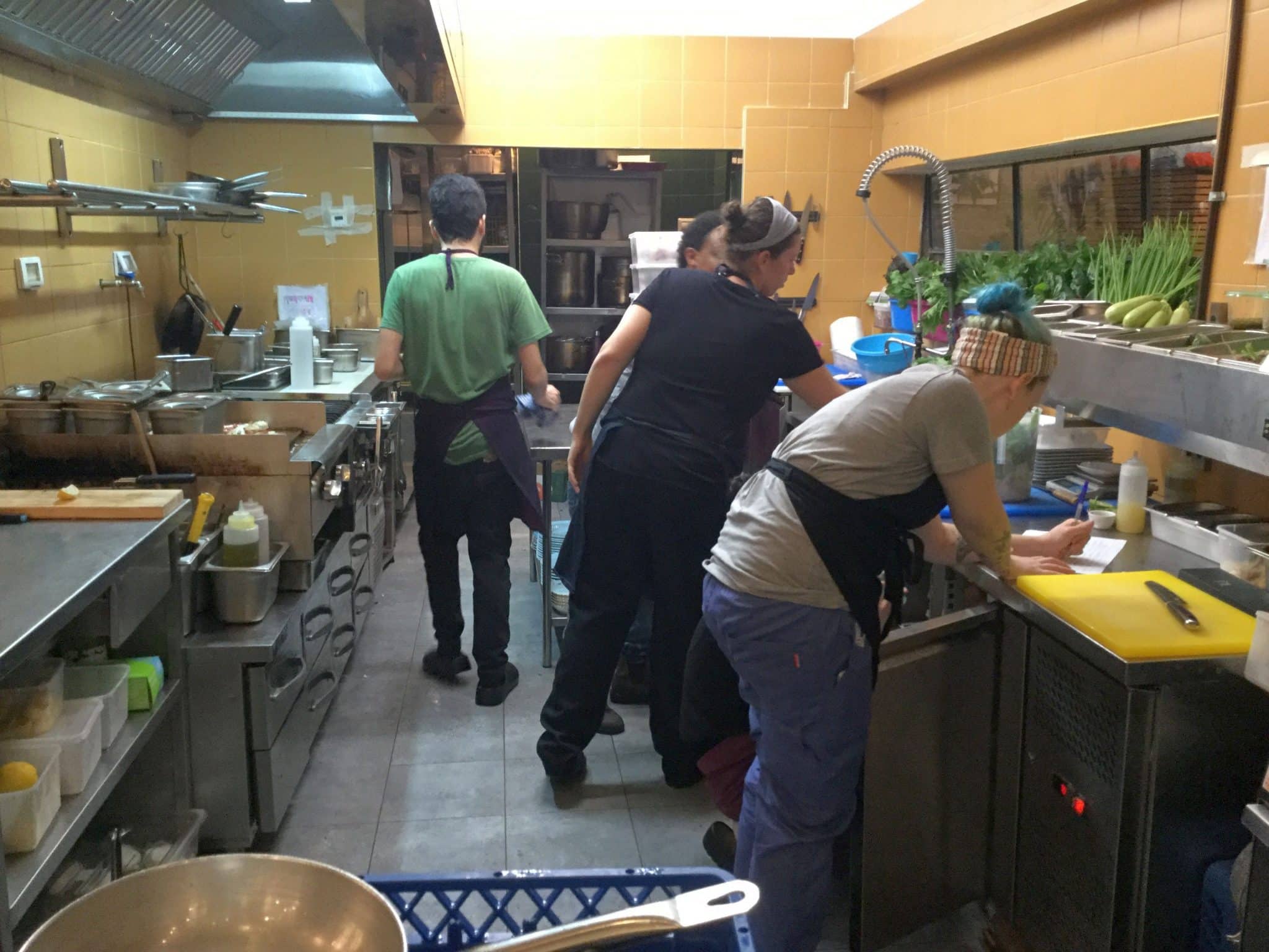 איגרא רמא - מסעדה לא גדולה עם חצר ומטבח שקוף שנפתחה לפני חודשים ספורים. צילום אביטל ענבר