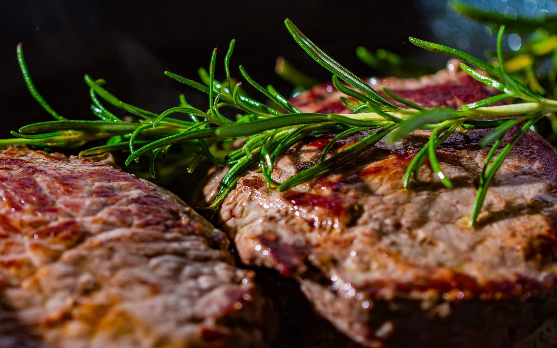 בשר בקר הוא מקור טוב לאספקת ויטמין B12 לגוף