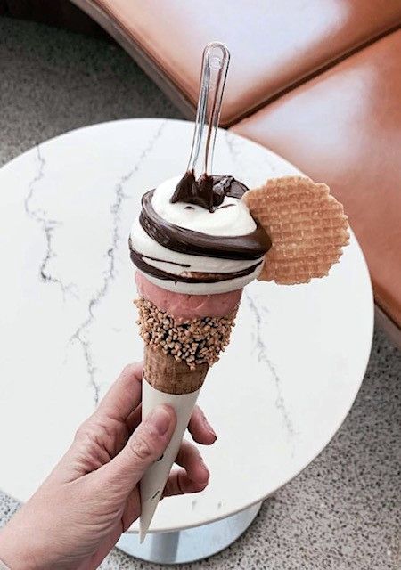 הגלידה באוטלו היא חלום ויזואלי - הגלידה נראית פשוט מעולה. צילום רן קורן