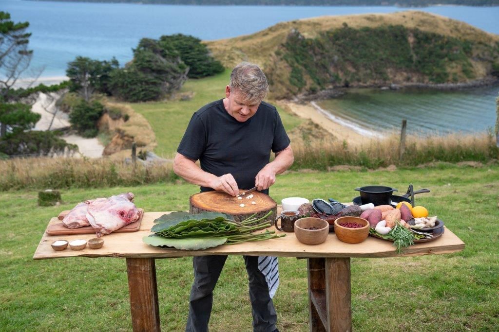 גורדון רמזי גורדון רמזי מגיע אל הפינות המרוחקות ביותר באי הדרומי של ניו זילנד כדי לחשוף את סודות המטבח המאורי