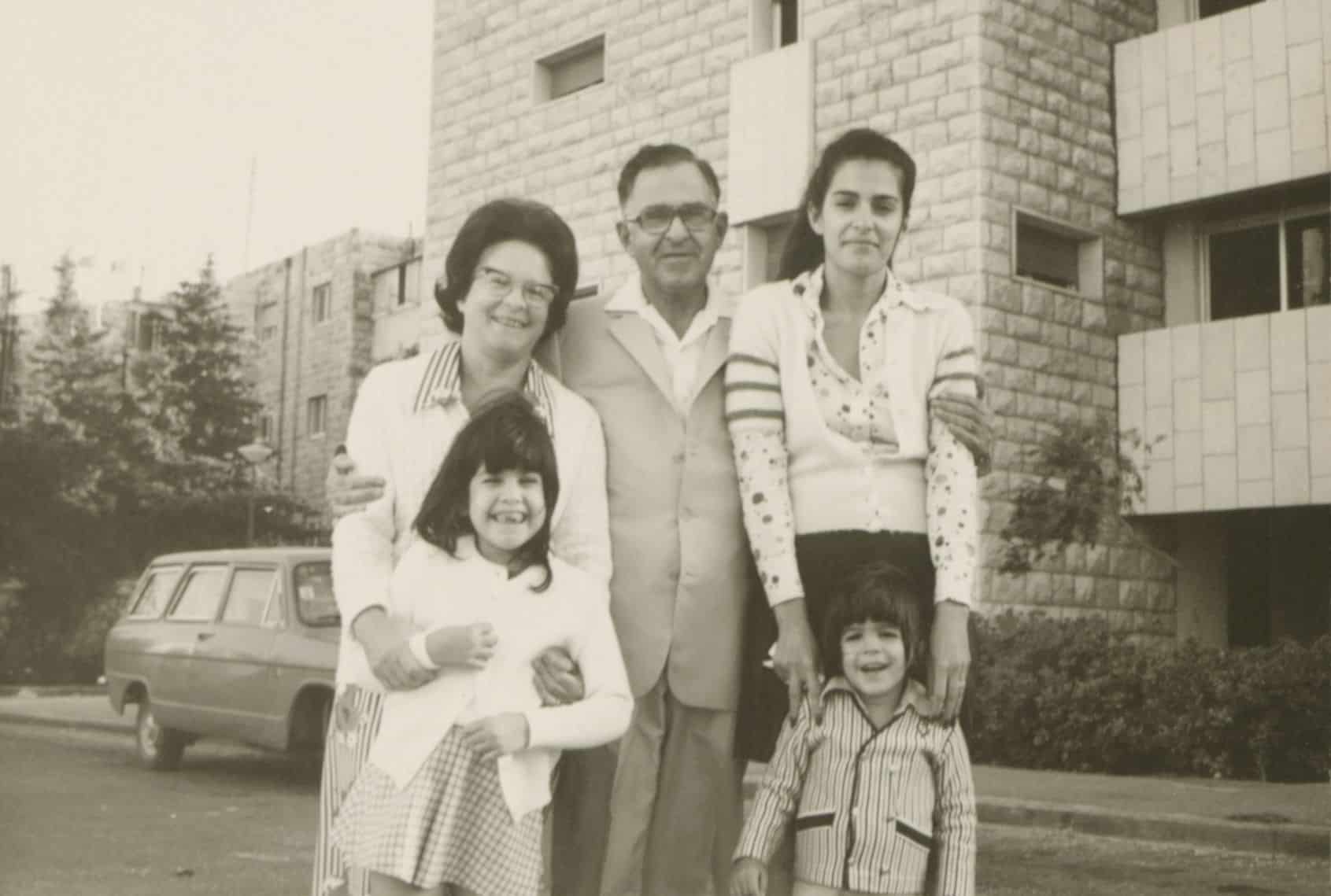יקב טפרברג במהלך לראש השנה תשפ"א: המשפחה וצילומיה בראש