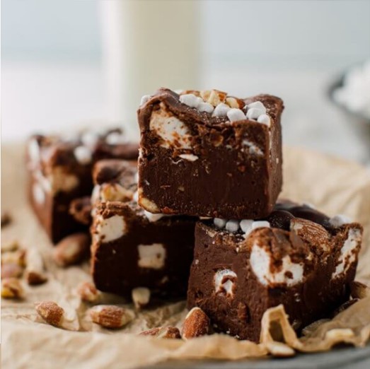 חטיף Rocky Road שוקולדי קל להכנה