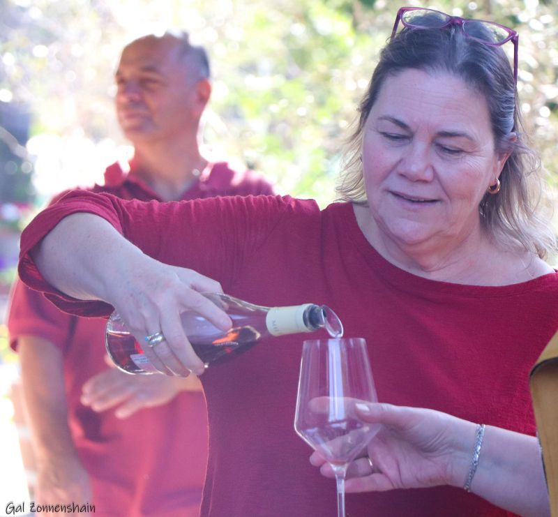 שמענו בין הגפנים 8.12.23: להתמודד עם המשבר ועכשיו, בית פתוח לתמיכה ביקבי הצפון, כאן היה יקב אבידן, גם מילס הוא אח ליקב