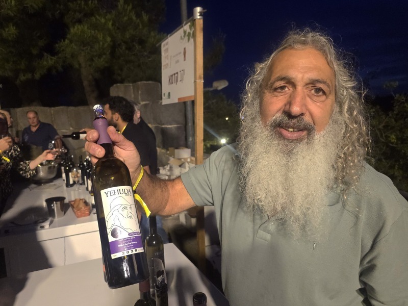 שמענו בין הגפנים 7.6.24: פרס הכורם המצטיין ופוליטיקה, ביקורות לבנים ורוזה, יינות ביריד היקבים הביתיים, הצעת פשרה לפרשת המרגלים